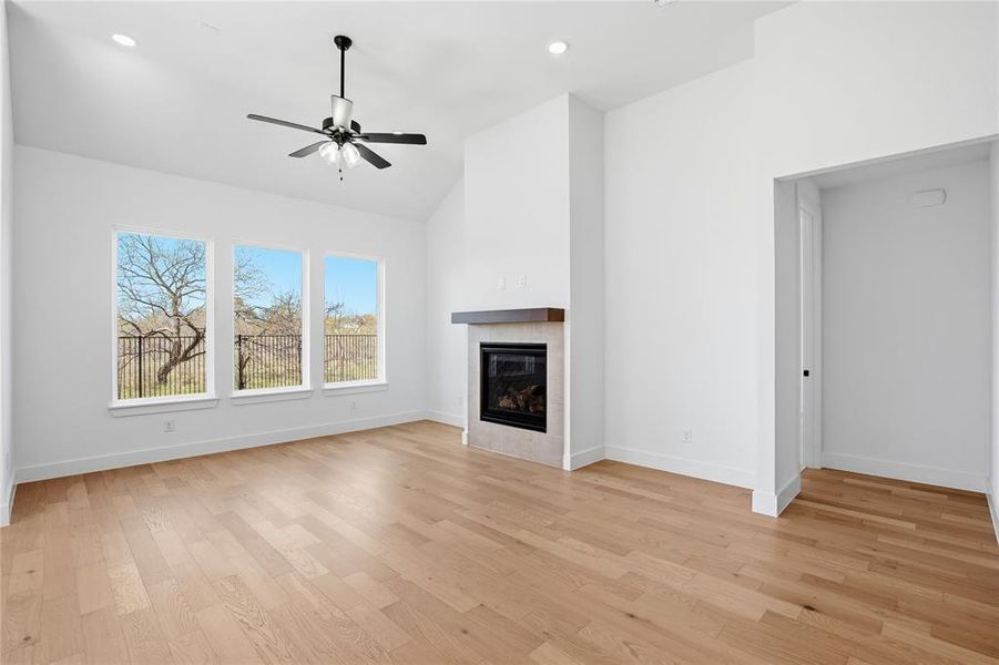 Spacious, unfurnished interior of a new home in Pecan Grove, Burleson (Image 19).