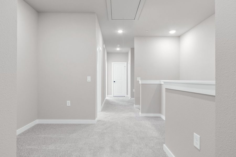 Spacious, unfurnished interior of a new home in Wildridge, Oak Point (Image 25).
