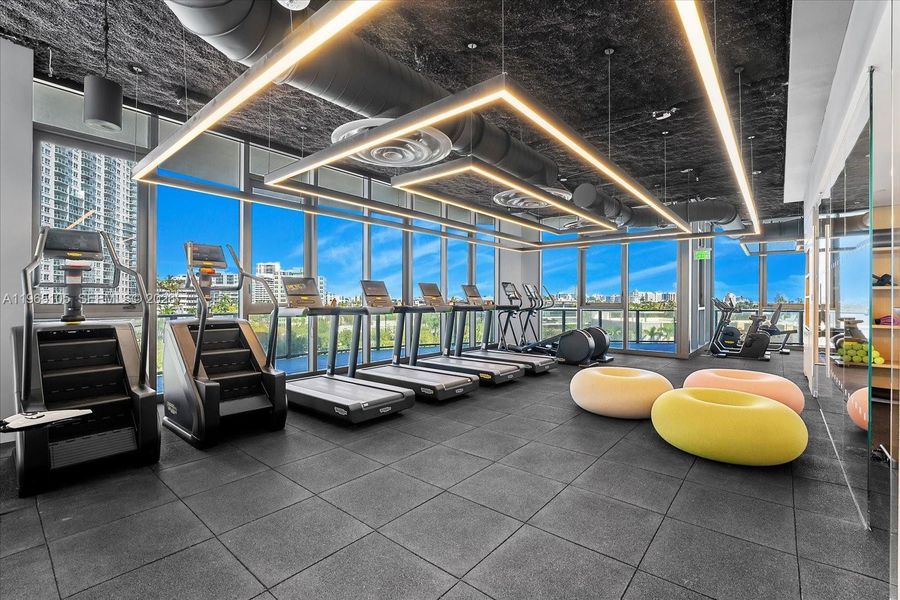 Community amenities in , Miami Beach (Image 51).