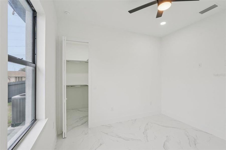 Spacious, unfurnished interior of a new home in , Cape Coral (Image 14).