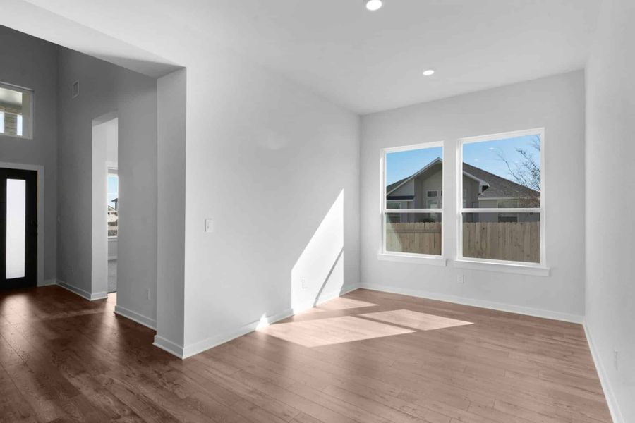 Spacious, unfurnished interior of a new home in Nolina, Georgetown (Image 17).