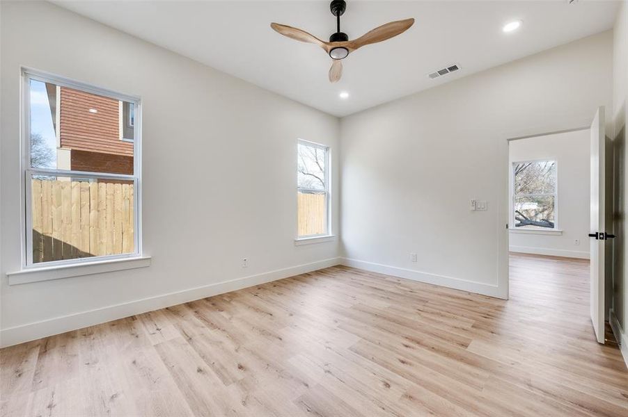 Unfurnished room featuring light wood-style floors, ceiling fan, and recessed lighting