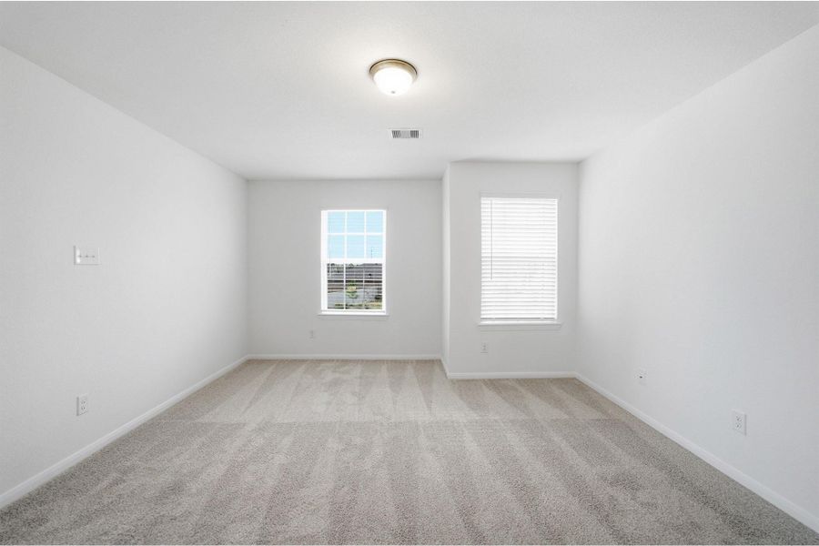 Spacious, unfurnished interior of a new home in Pearlbrook, Texas City (Image 9).