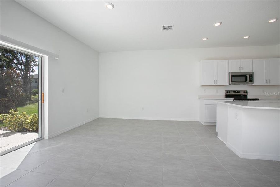 Spacious, unfurnished interior of a new home in , Edgewater (Image 30).
