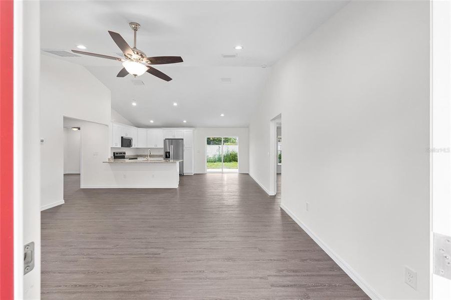 Spacious, unfurnished interior of a new home in , Dunnellon (Image 29).