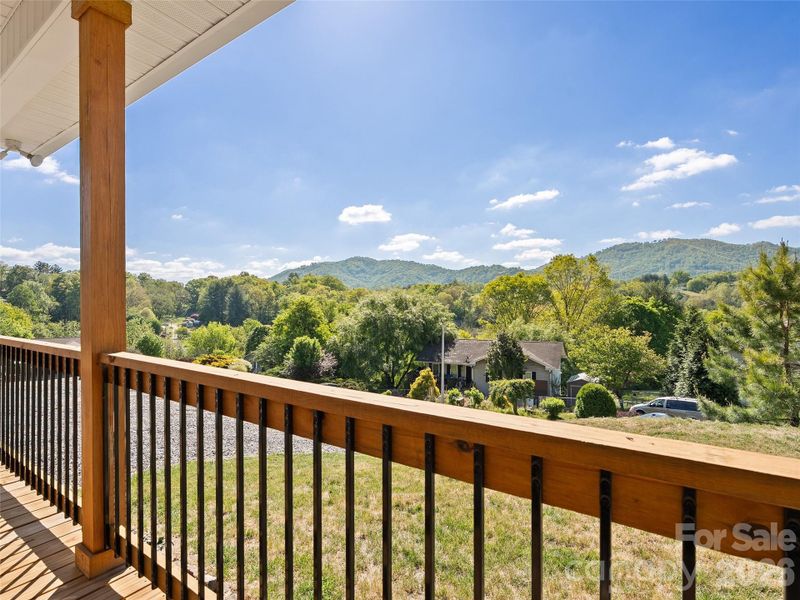 Exterior details and patio area of a home in , Clyde (Image 15).