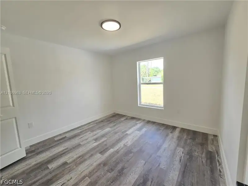 Spacious, unfurnished interior of a new home in , Port Charlotte (Image 12).