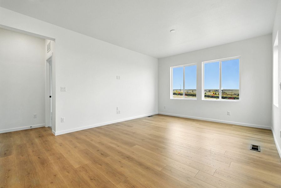 Spacious, unfurnished interior of a new home in Trailstone, Arvada (Image 17).