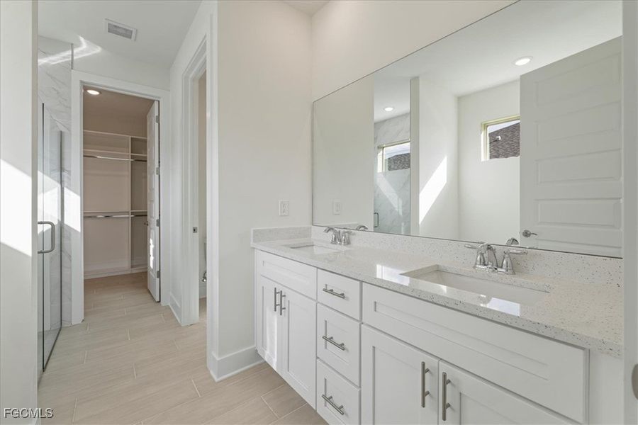 Furnished interior view inside a new home in Cape Coral, Cape Coral (Image 9).