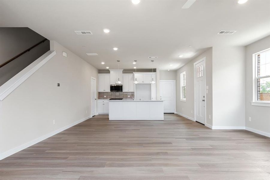 005-2906WheelhouseWay-Wylie-TX-75098-Living.jpg-FULL
