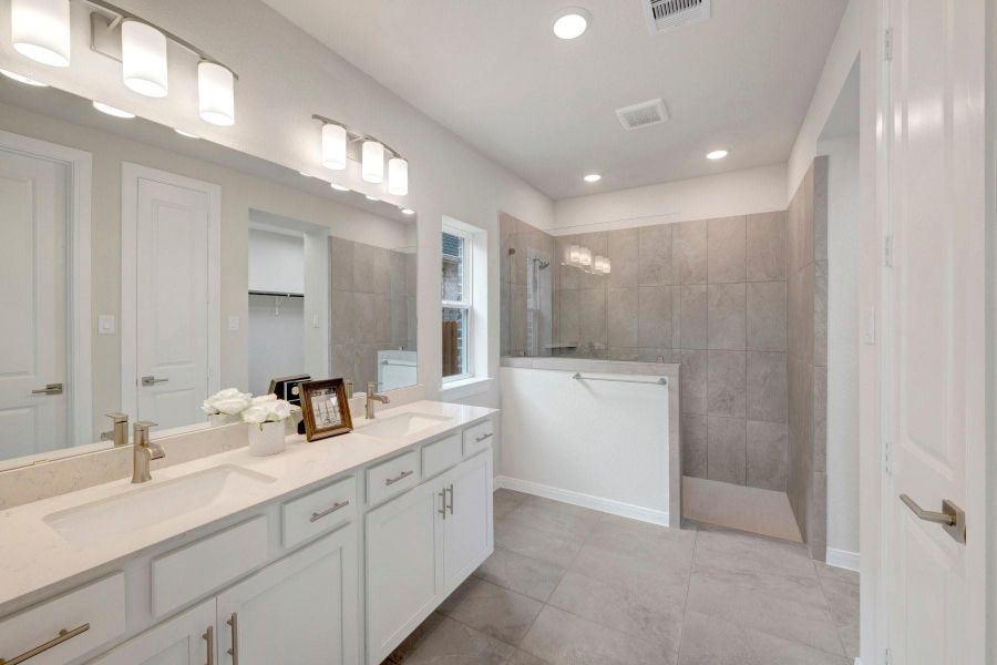 Furnished interior view inside a new home in The Grand Prairie - Meadow Collection, Hockley (Image 3).
