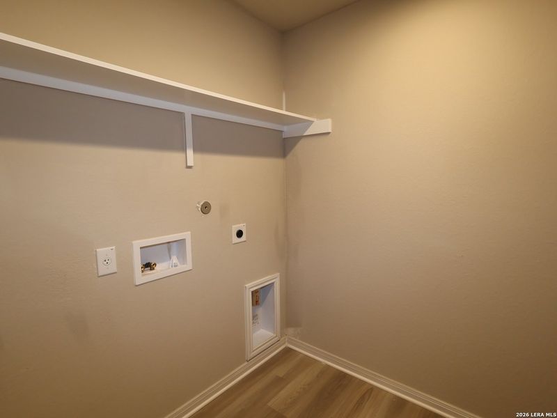 Spacious, unfurnished interior of a new home in Chaparral Ranch, Floresville (Image 23).