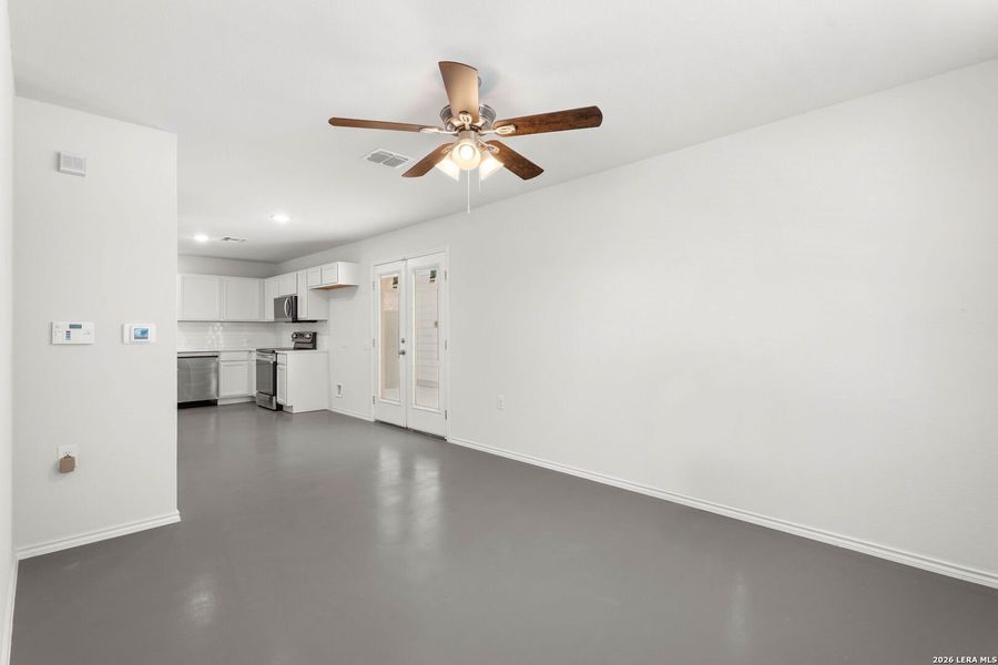 Spacious, unfurnished interior of a new home in , San Antonio (Image 15).