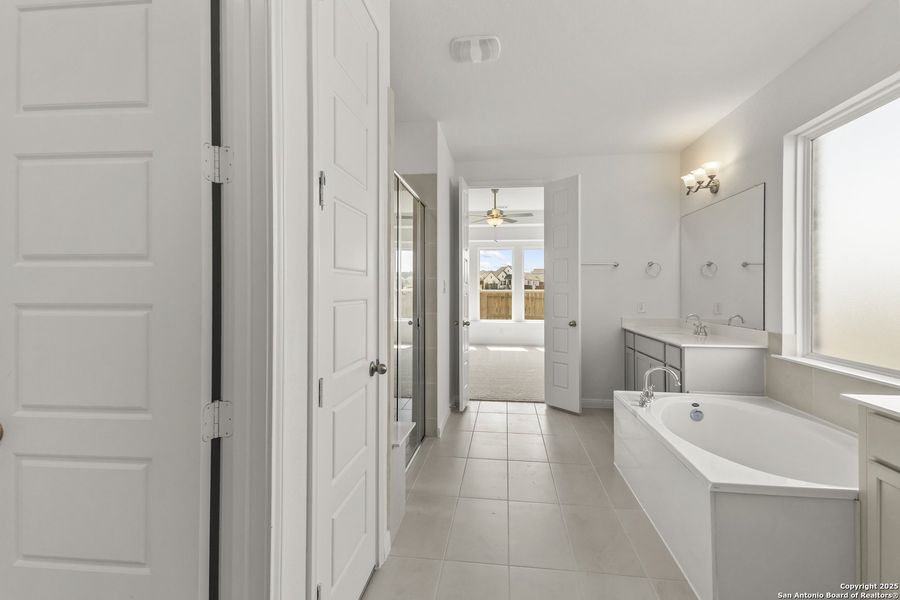 Furnished interior view inside a new home in Homestead, Schertz (Image 8).