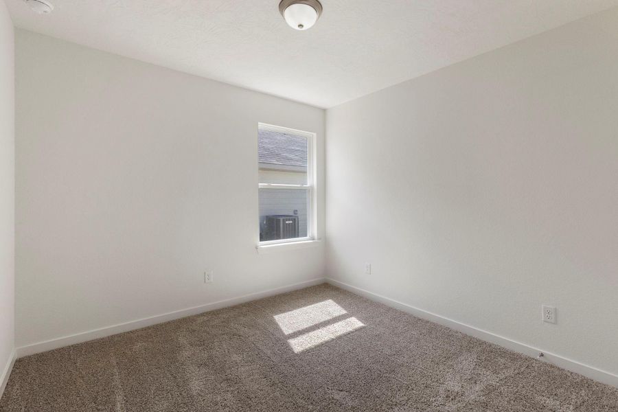 Spacious, unfurnished interior of a new home in Sterling Ridge, Huntsville (Image 15).
