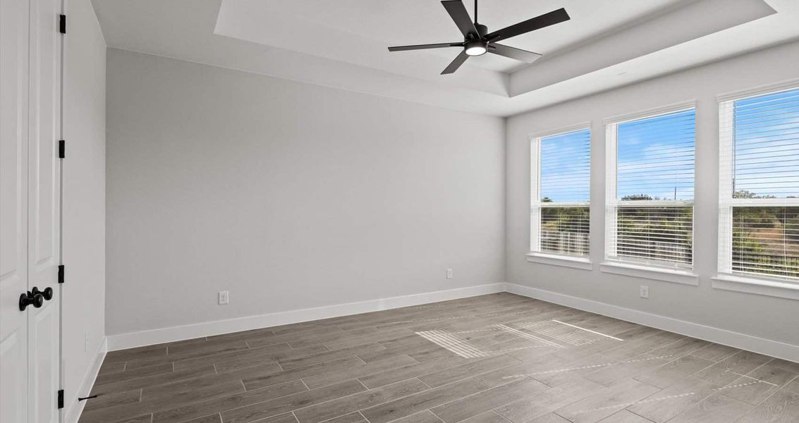 Spacious, unfurnished interior of a new home in Village at Three Oaks, Seguin (Image 18).