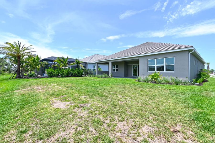 Representative exterior details of a home built from the Bay Breeze by Neal Communities in Avelina, Venice (Image 3).
