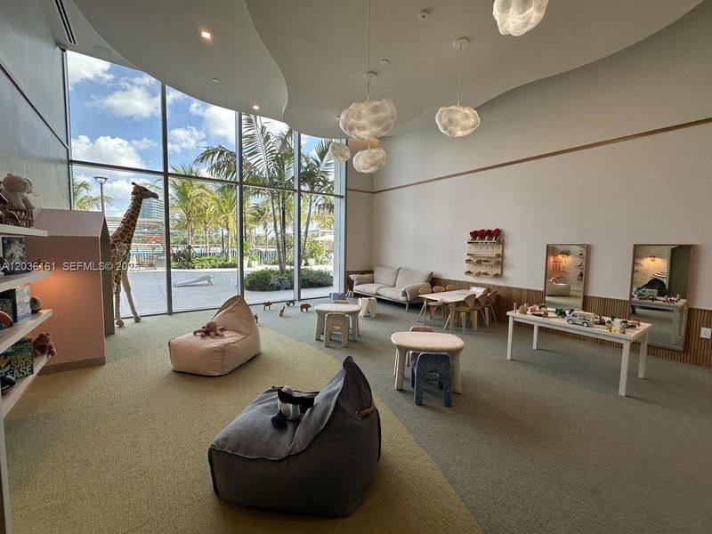 Community amenities in , Miami Gardens (Image 11).