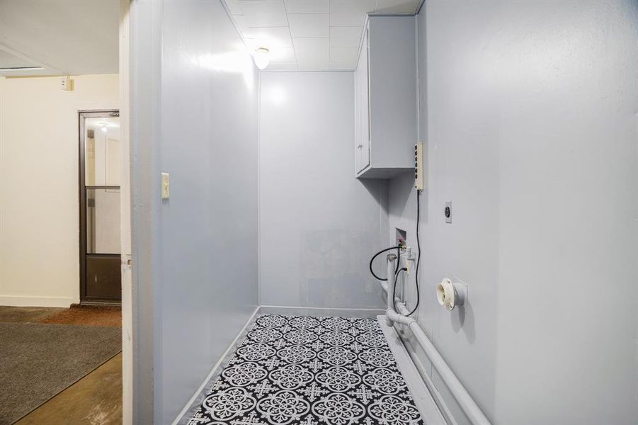 Spacious, unfurnished interior of a new home in , Paris (Image 14).