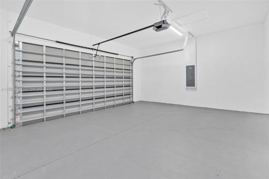 Spacious, unfurnished interior of a new home in , Lehigh Acres (Image 17).