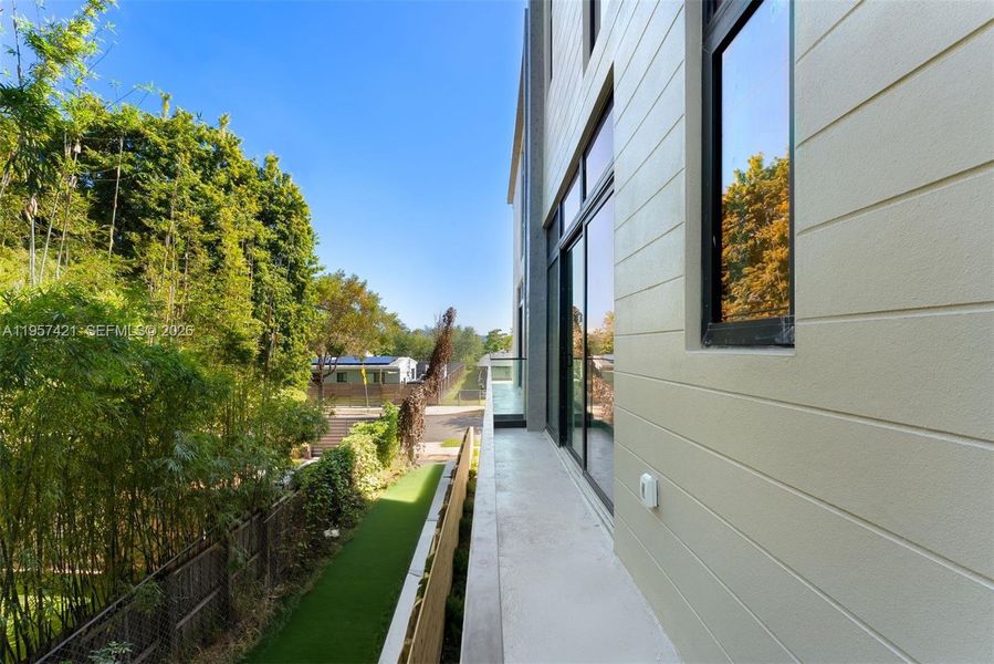 Exterior details and patio area of a home in , Miami (Image 28).