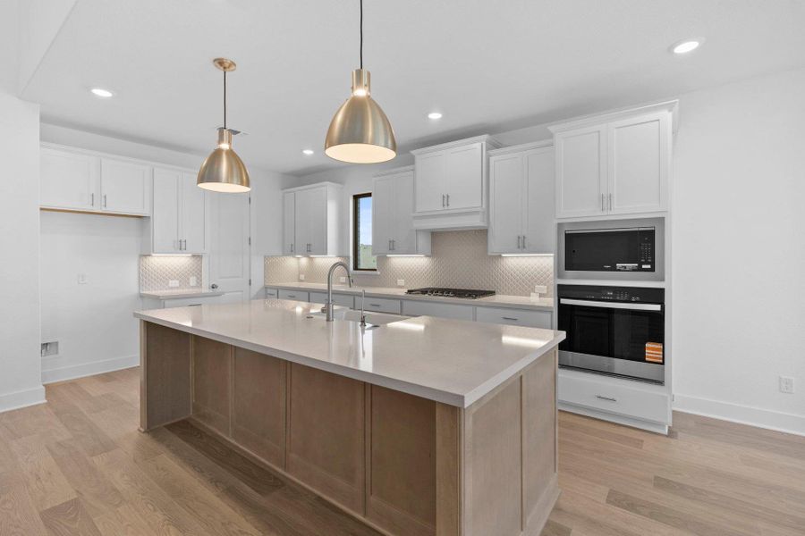 Large Center Island in Kitchen Large Center Island in Kitchen