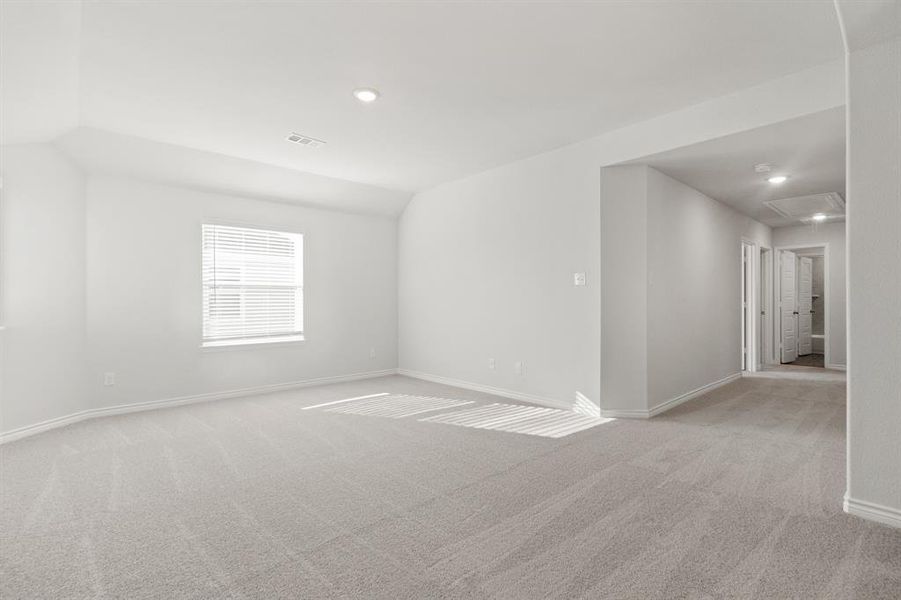 Spacious, unfurnished interior of a new home in Retreat at Fossil Creek, Fort Worth (Image 14).