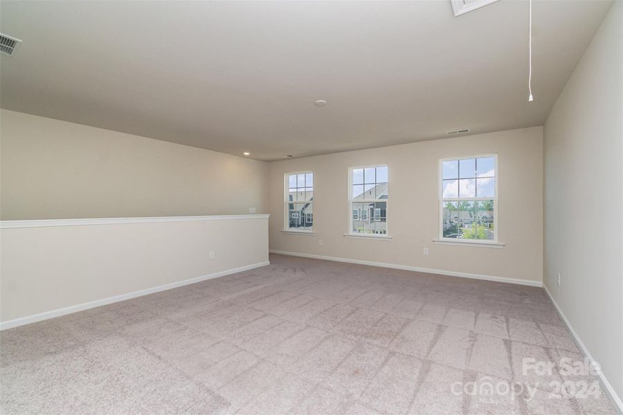 Spacious Loft area on 2nd floor