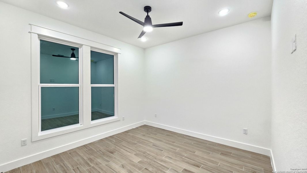 Spacious, unfurnished interior of a new home in , La Vernia (Image 18).