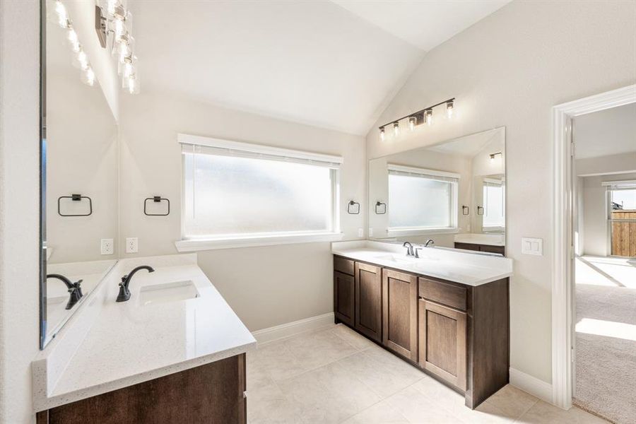 Furnished interior view inside a new home in Somerset, Venus (Image 11).