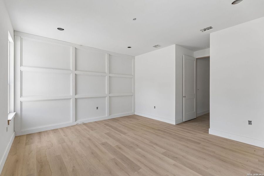 Spacious, unfurnished interior of a new home in , Horseshoe Bay (Image 8).