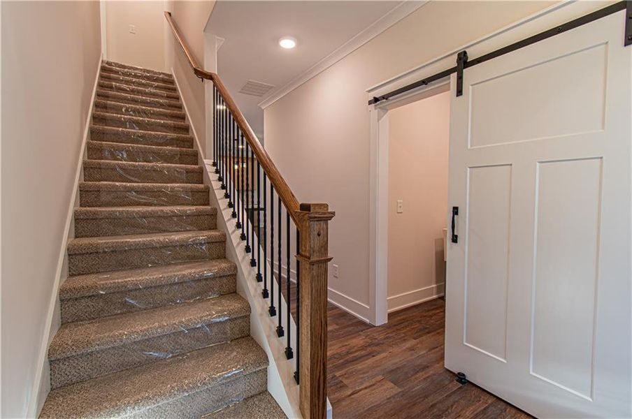 Spacious, unfurnished interior of a new home in , Jasper (Image 22).