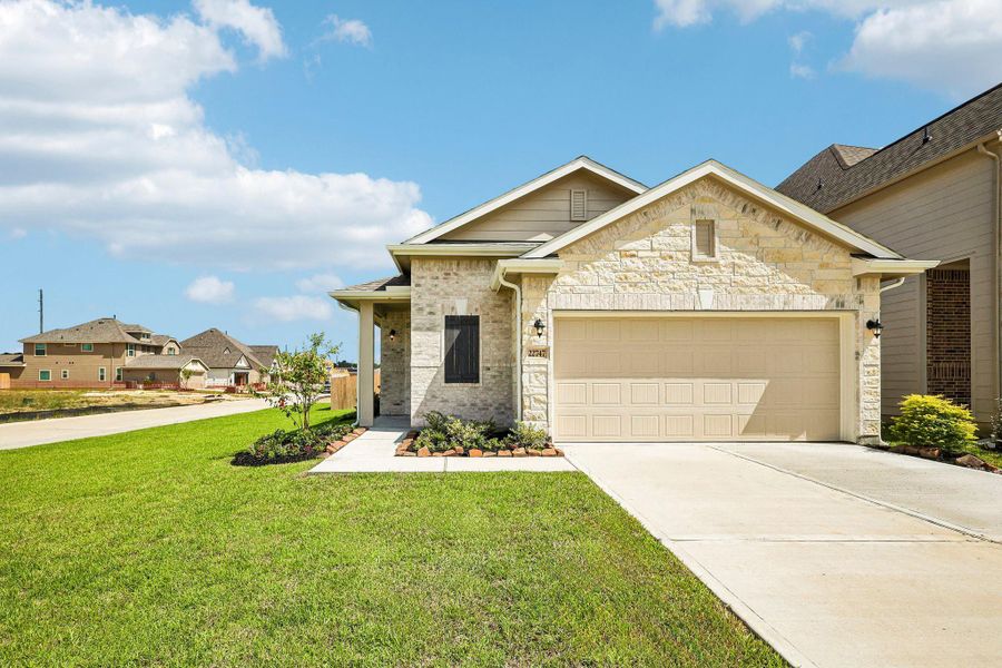 Lovely George home design by K. Hovnanian Homes with elevation B in beautiful The Landing at New Caney. (*Artist rendering used for illustration purposes only.) Lovely George home design by K. Hovnanian Homes with elevation B in beautiful The Landing at New Caney. (*Artist rendering used for illustration purposes only.)