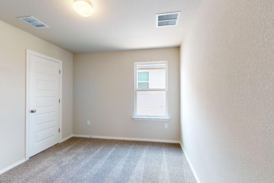 Spacious, unfurnished interior of a new home in Cascades at Onion Creek, Austin (Image 18).