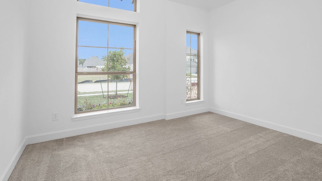 Spacious, unfurnished interior of a new home in Evergreen, Conroe (Image 18).