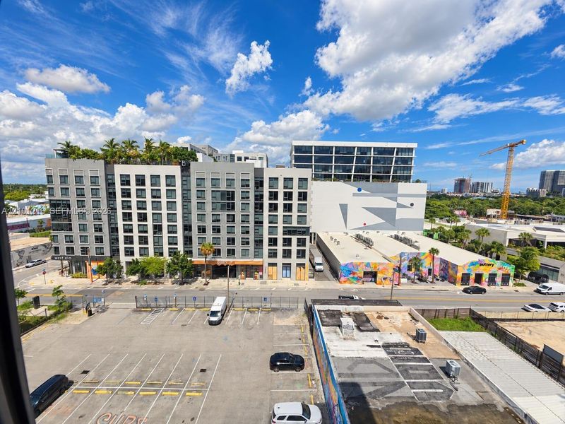 Condo located in Miami, FL showcasing its design and architecture (Image 3).