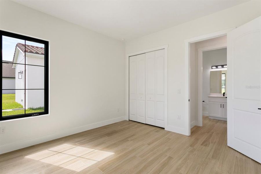 Spacious, unfurnished interior of a new home in , Lithia (Image 35).
