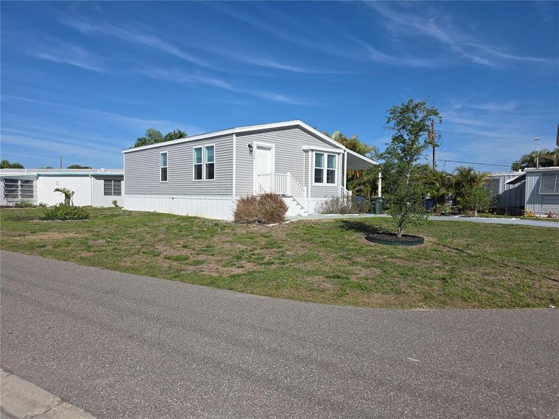 Exterior details and patio area of a home in , North Port (Image 4).