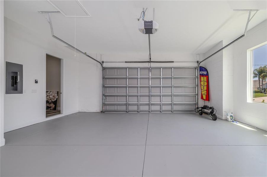 Spacious, unfurnished interior of a new home in , Palm Coast (Image 33).