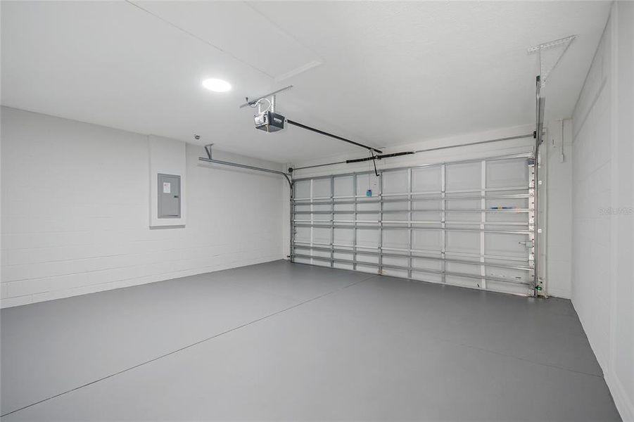 Spacious, unfurnished interior of a new home in , Dunnellon (Image 29).