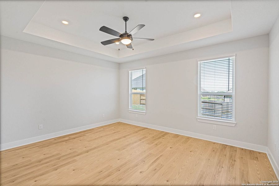 Spacious, unfurnished interior of a new home in Potranco West, Castroville (Image 10).