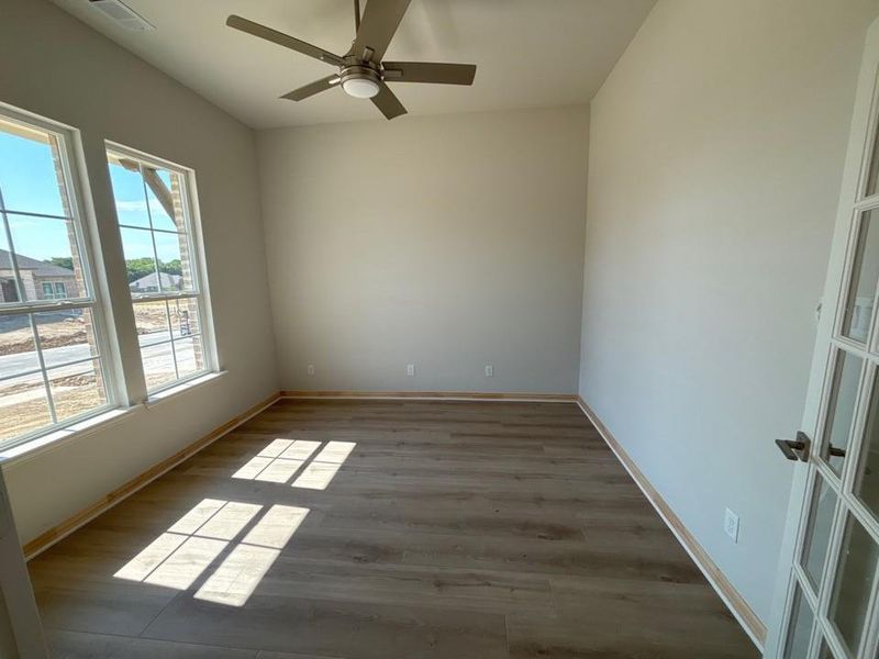 Spacious, unfurnished interior of a new home in Waterford Park, Weatherford (Image 12).