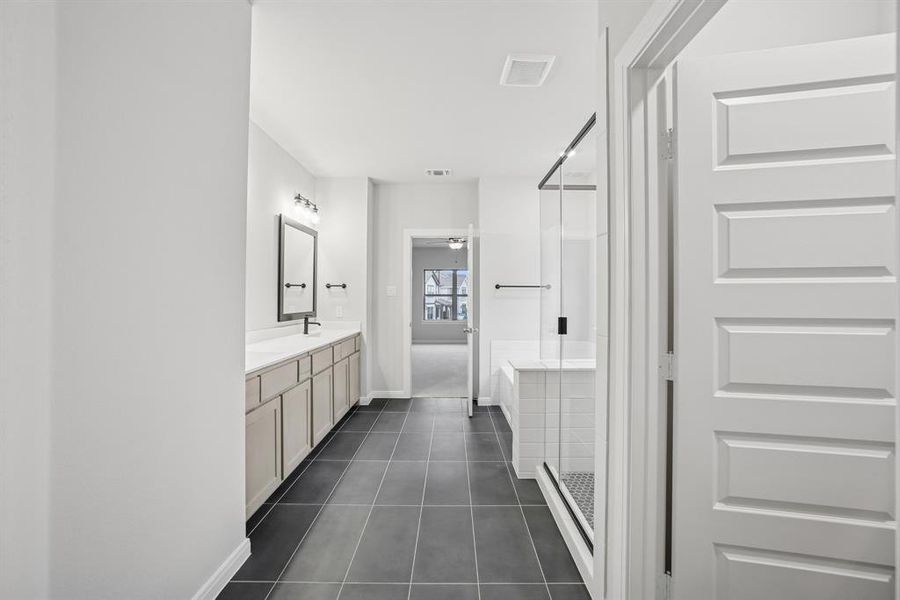 Spacious, unfurnished interior of a new home in Karis - Cottage Series, Crowley (Image 28).