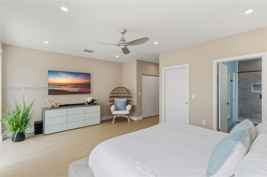 Furnished interior view inside a new home in , Fort Lauderdale (Image 13).