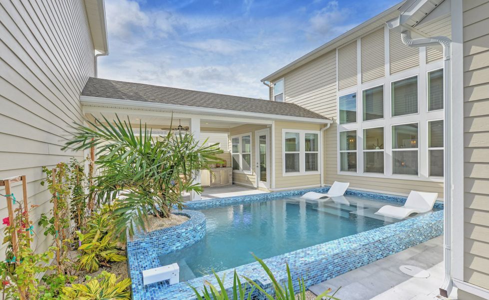 Exterior details and patio area of a home in Seven Pines, Jacksonville (Image 27).