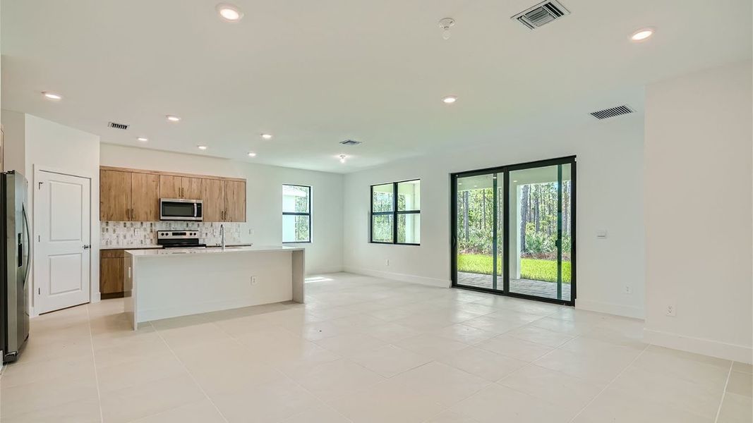 Image 17 representing the Avon by D.R. Horton in Preserves at Park Trace, Stuart, FL.