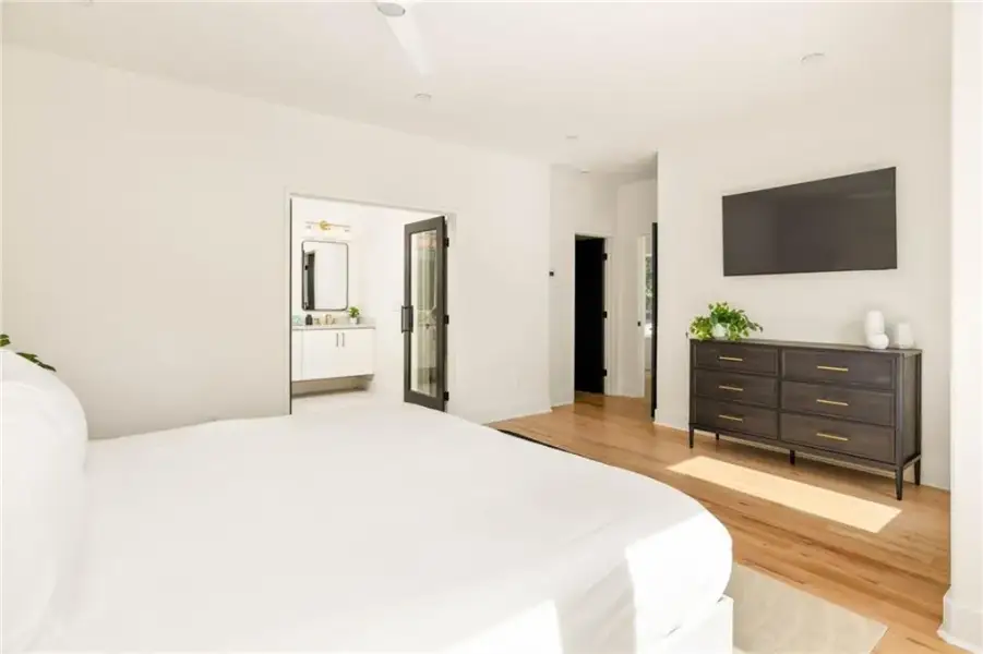 Furnished interior view inside a new home in , Atlanta (Image 17).