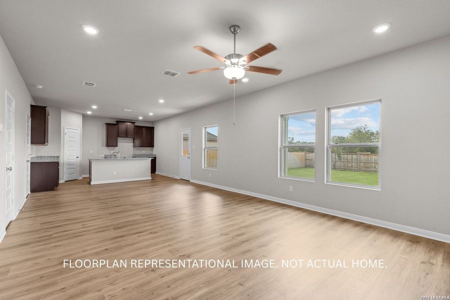 Spacious, unfurnished interior of a new home in Cinco Lakes, San Antonio (Image 8).