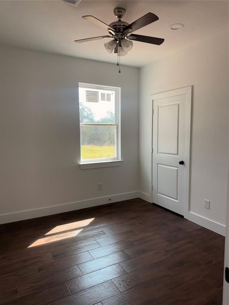 Spacious, unfurnished interior of a new home in , Damon (Image 3).
