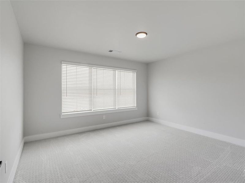 Spacious, unfurnished interior of a new home in , Sherman (Image 20).
